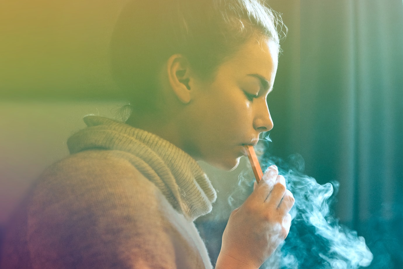 Adolescente vapeando