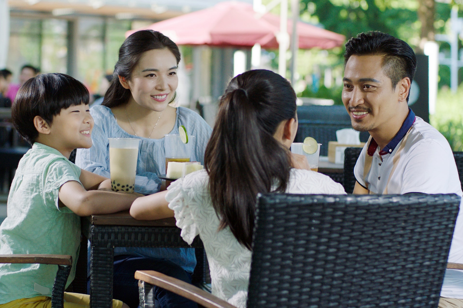 Family at a restaurant enjoying smokefree dining